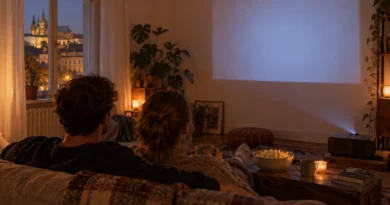 Podzimní filmový večer doma s projekcí, dekami a drobným pohoštěním